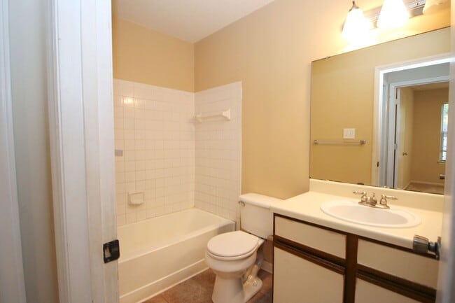 Building Photo - Charming 3-Bedroom, 2-Bath Brick Townhome ...