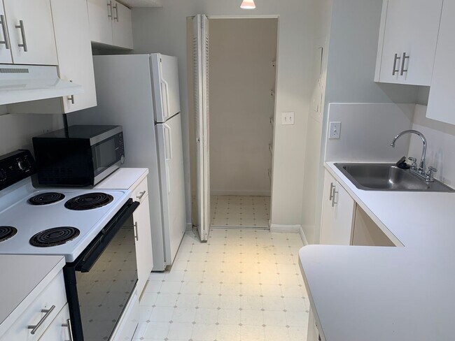 Building Photo - Your Dream Davie Home Awaits – 2 Bed/2 Bath!