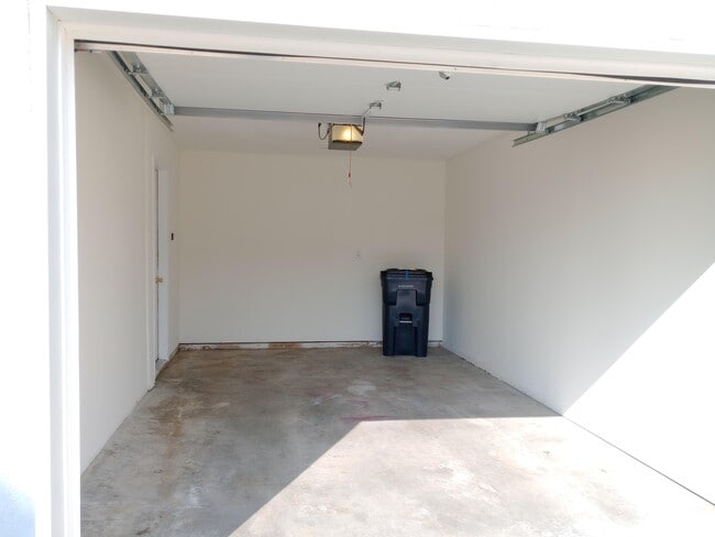 Building Photo - 3519 La Mesa Dr