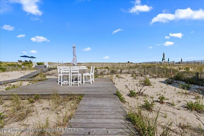 Building Photo - 1427 Ocean Front