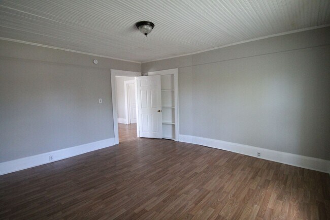 Building Photo - Exclusively Offered By Muse Realty Rentals...