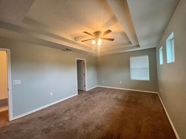 Building Photo - 4/3/2 HOME IN EDINA GARDEN OF EDEN