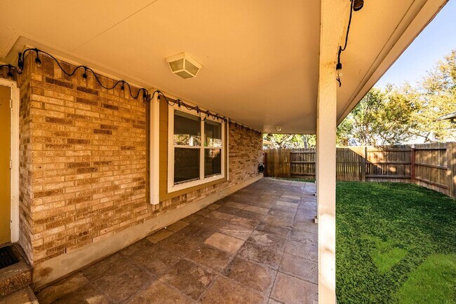 Building Photo - Gated Community - Resort Amenities