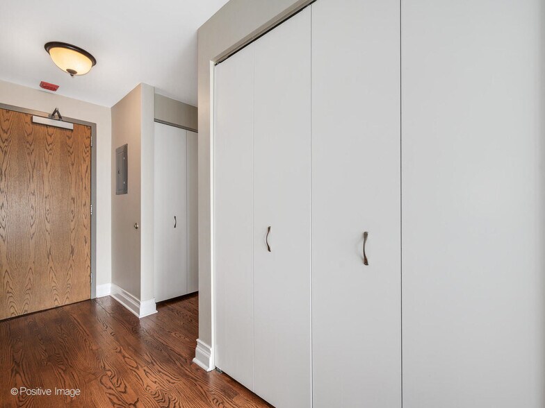 Building Photo - 2 E Erie St