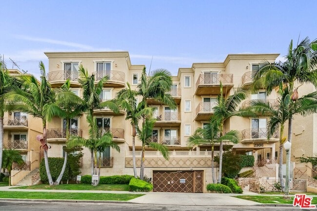 Building Photo - 2306 Fox Hills Dr