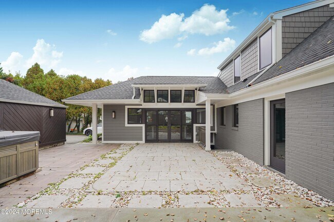 Building Photo - 828 Kingston Terrace