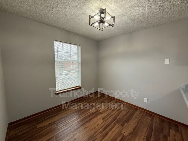 Building Photo - 3405 NW Duncan Rd