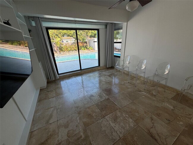 Building Photo - 101 SE 14th Pl