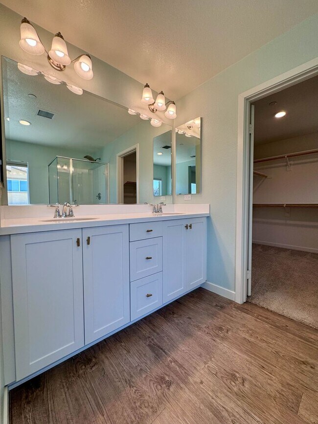 Building Photo - Stunning 4 bedroom 3 bathroom Murrieta hom...