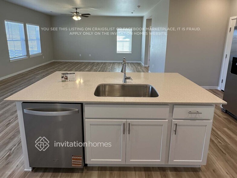 Building Photo - 9352 Ceylon St