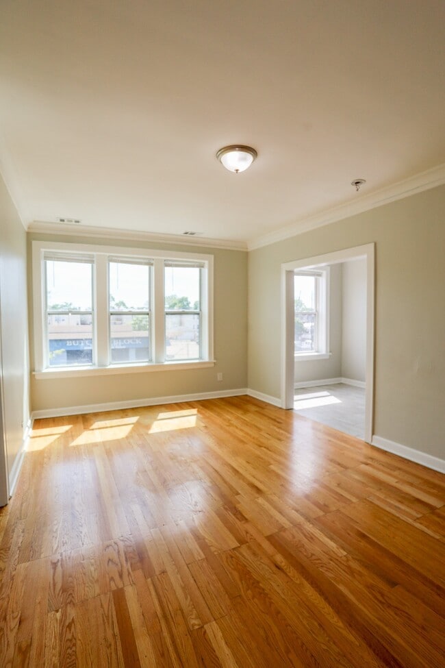 Building Photo - 3022 N Cicero Ave