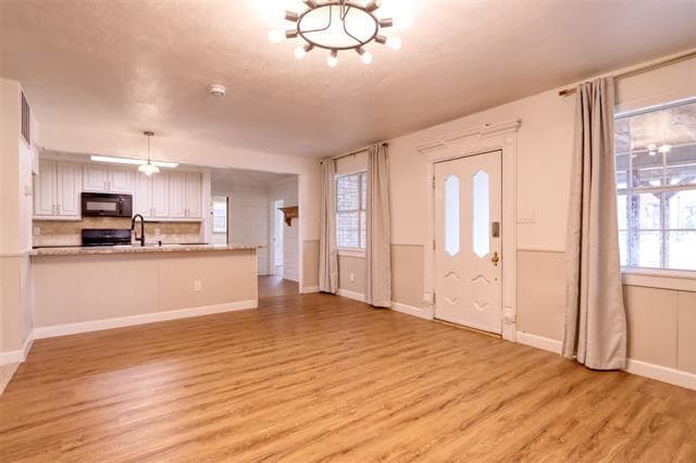 Building Photo - 315 E Avenue F