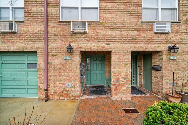 Building Photo - 1466 Shore Dr