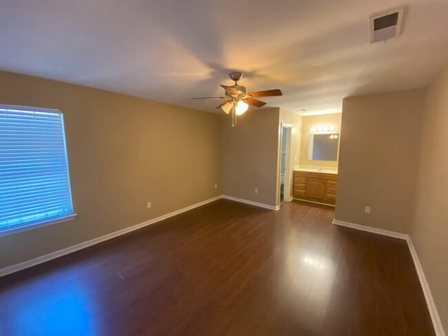 Building Photo - 6607 Sungate Dr S