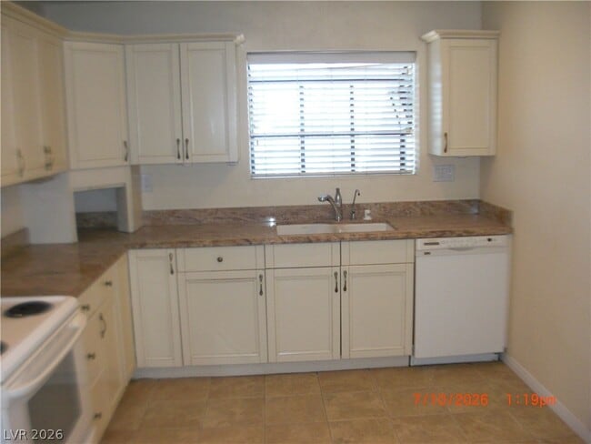 Building Photo - 1112 Tam O Shanter