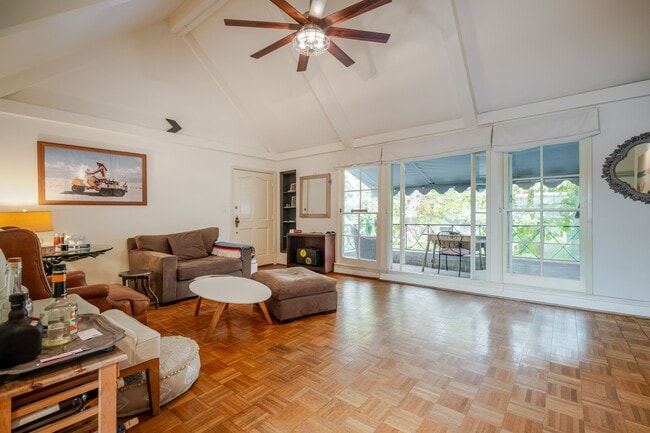 Building Photo - 1321 Hayworth Ave