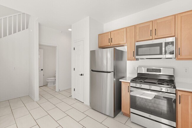 Building Photo - Three Bedrooms! Newer Neighborhood - conve...