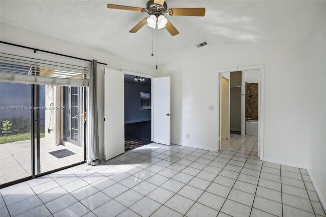 Building Photo - 581 Lakeside Cir