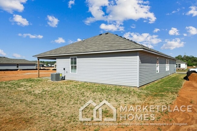 Building Photo - 4022 Ryan Dr SW