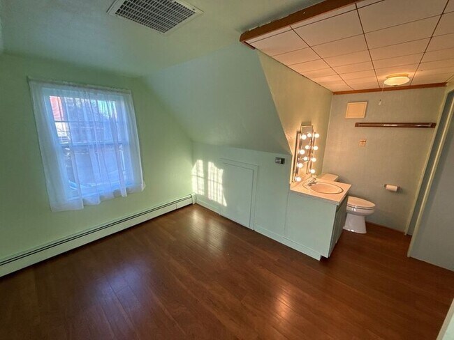 Building Photo - 1947 Marion St SE