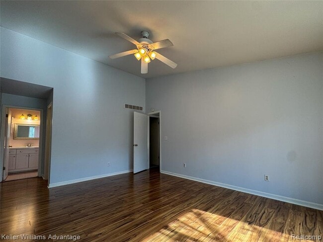 Building Photo - 2867 Woodmont Dr W