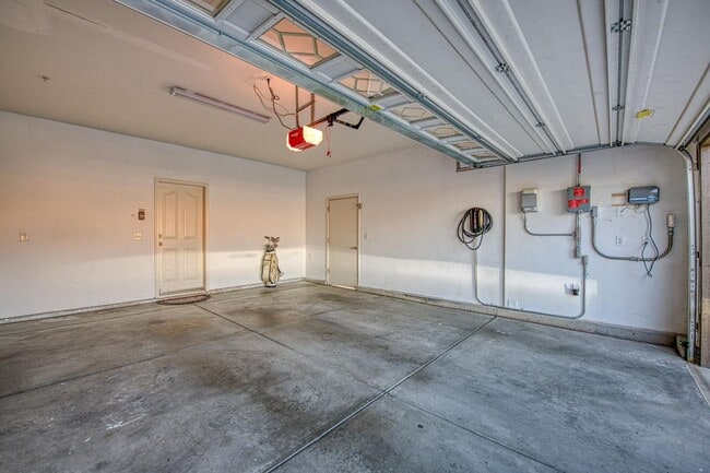 Building Photo - 10509 N Sierra Vista Ave