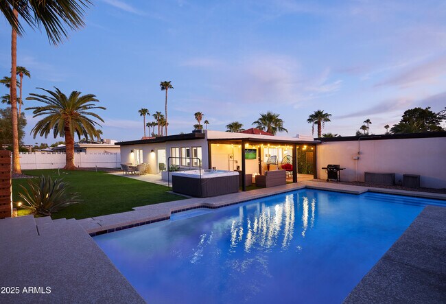 Building Photo - 6612 E Presidio Rd