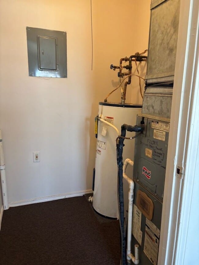 Building Photo - 701 703-703 E Oregon St