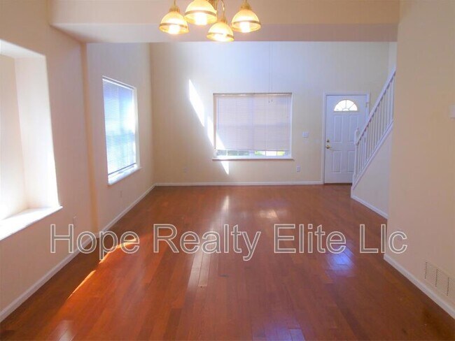 Building Photo - 1619 Monterey Rd