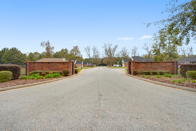 Building Photo - 11 Grove Cir