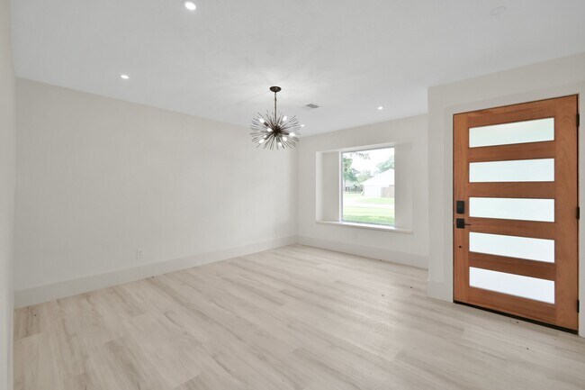 Building Photo - 6026 Willowbend Blvd