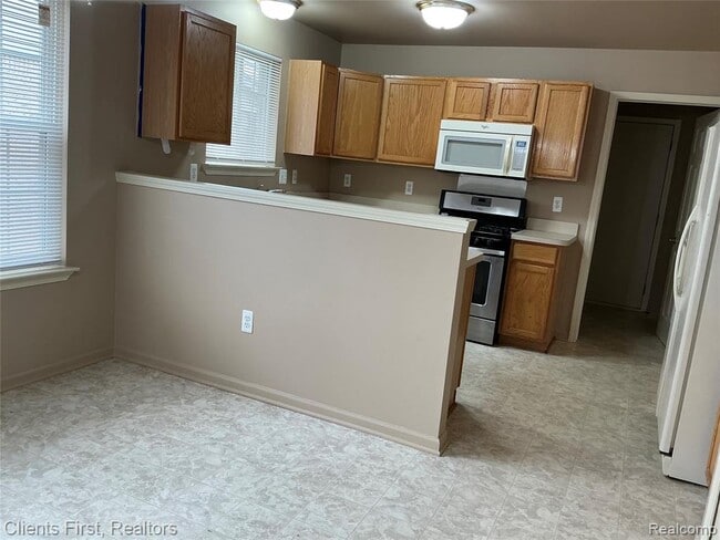 Building Photo - 48161 Nottinghill Ln