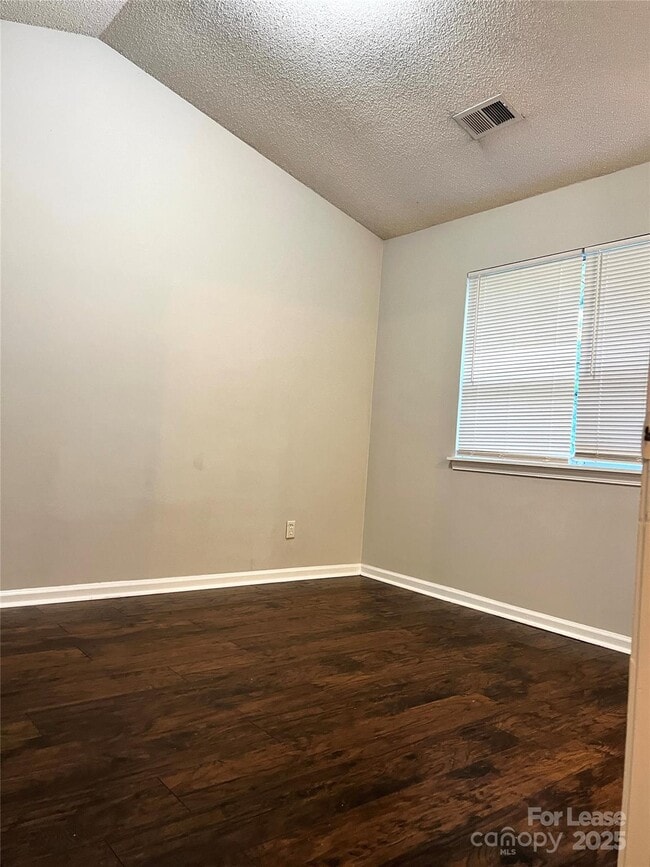 Building Photo - 3210 Summercroft Ln