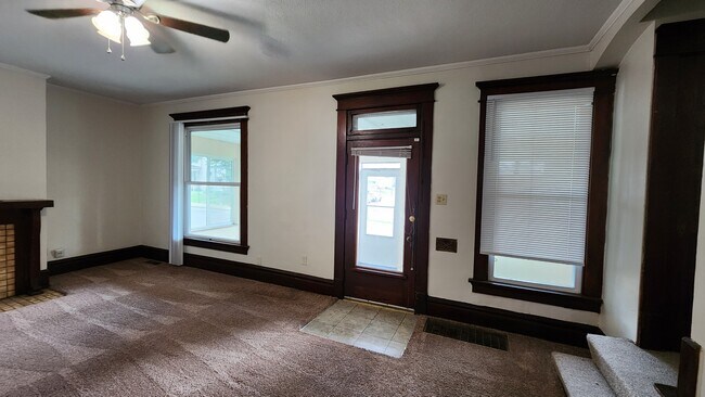 Building Photo - 2173 Indianola Ave