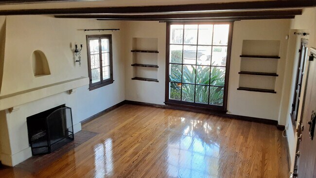 LR w/built in bookcases - 1633 Greenfield Ave