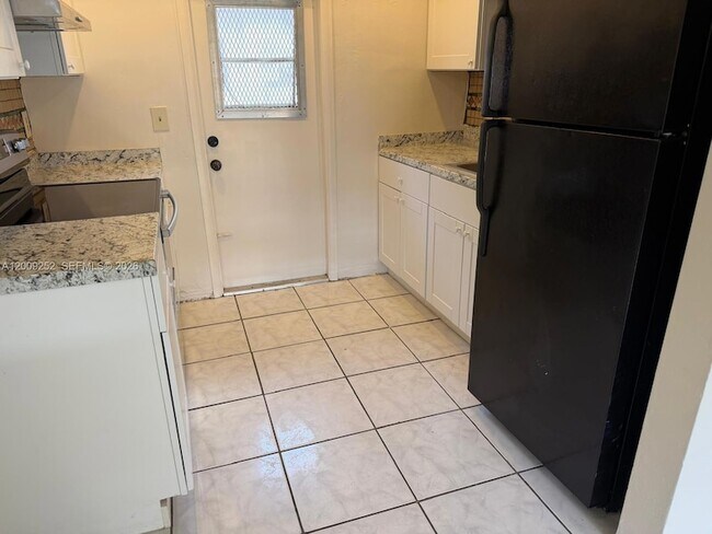 Building Photo - 728 SW 7th St