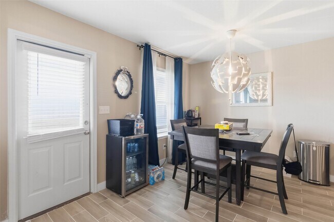 Building Photo - 12045 Silver Lining