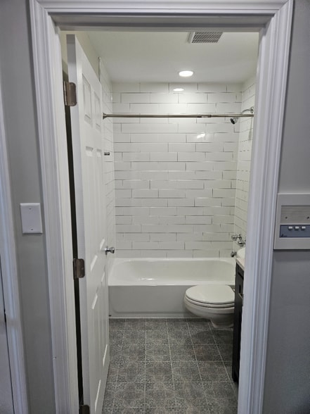 Building Photo - 135 E 103rd St