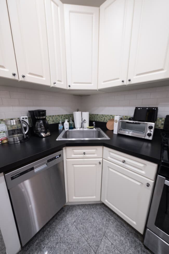 Building Photo - 301 E 104th St