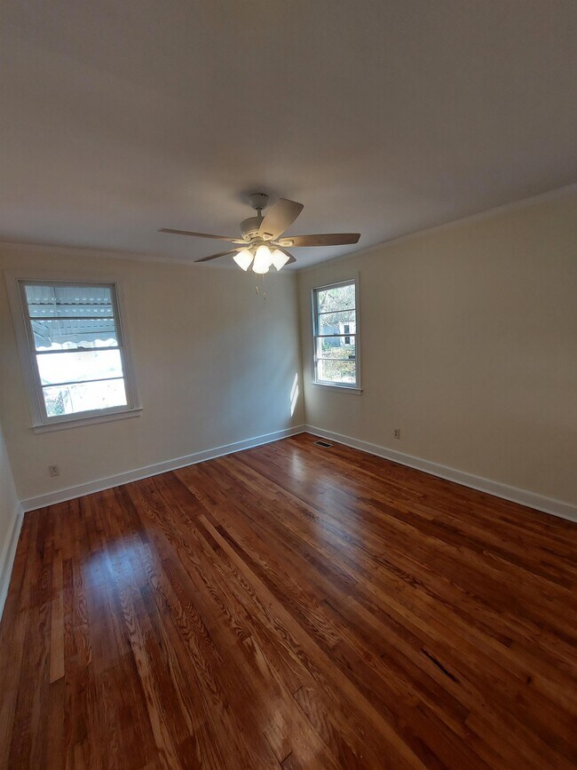 Building Photo - 1713 Lacy St