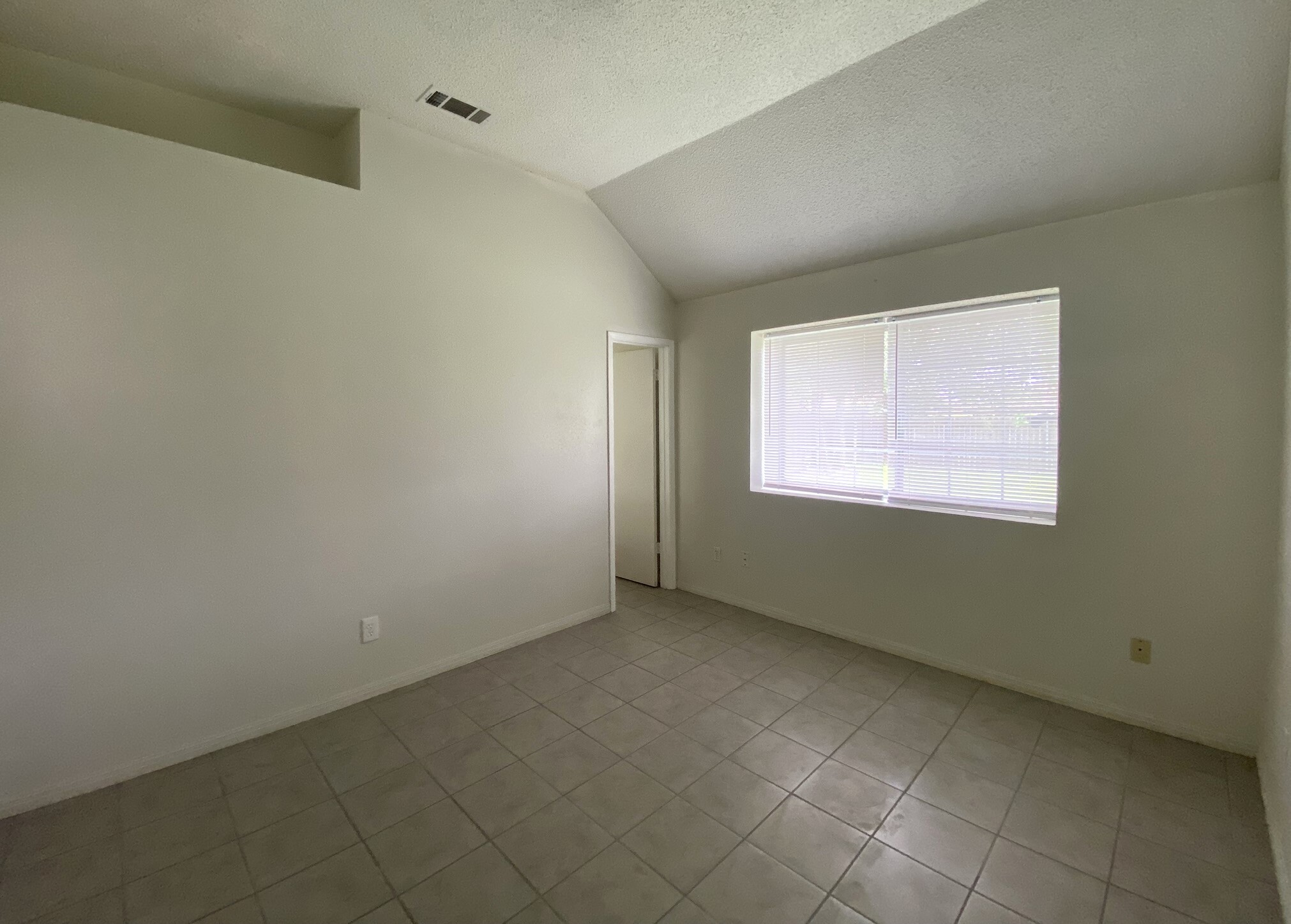 Building Photo - 2707 Starling Dr