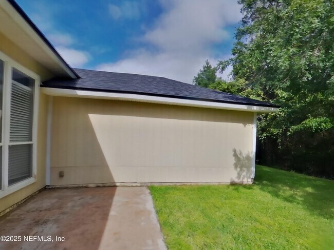 Building Photo - 495 Apple Creek Dr