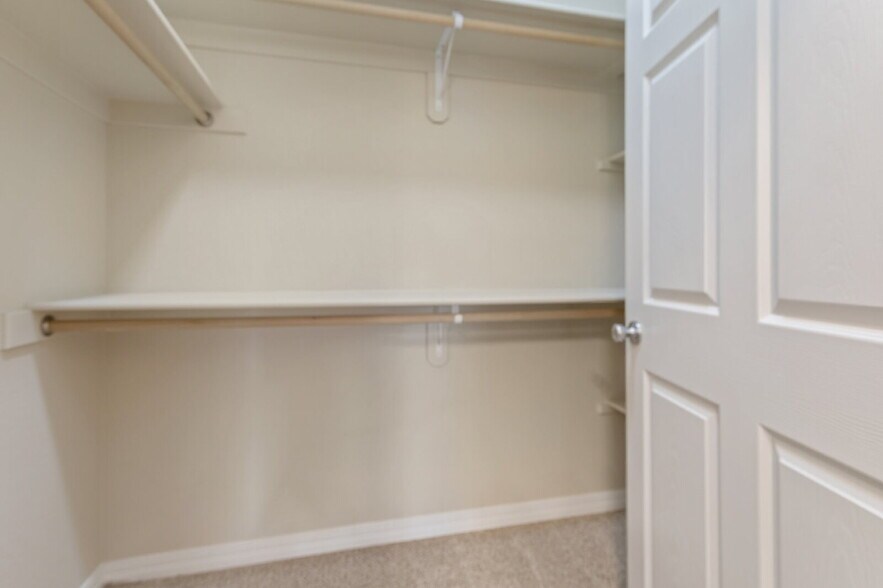 Building Photo - Westside 2-Bed Condo with Mountain Views a...