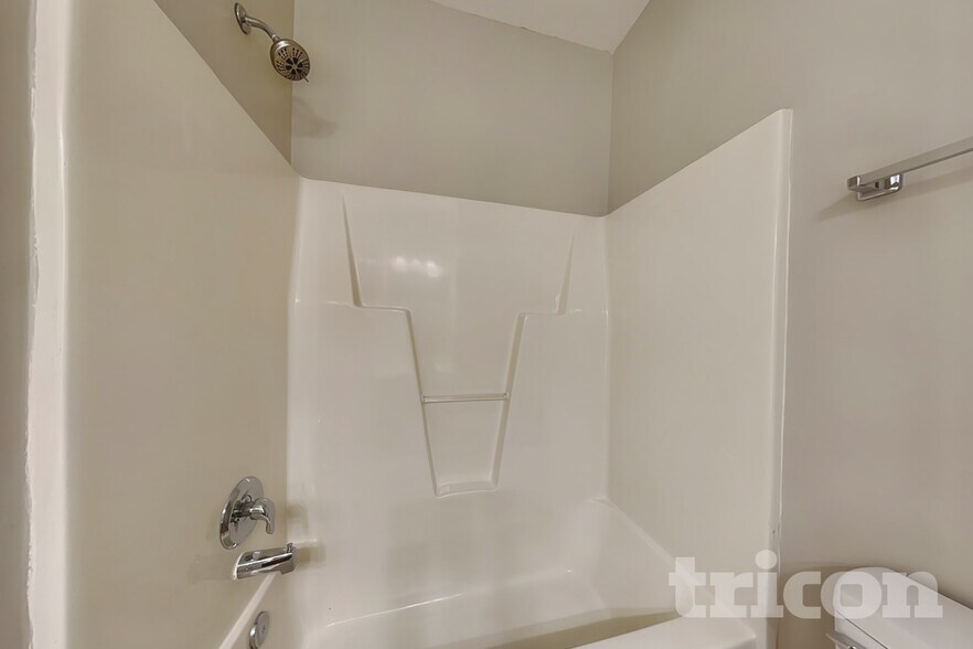 Building Photo - 4 Cliffview Ct