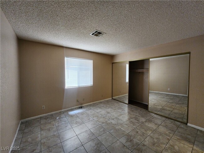 Building Photo - 1412 Oak Rock Dr