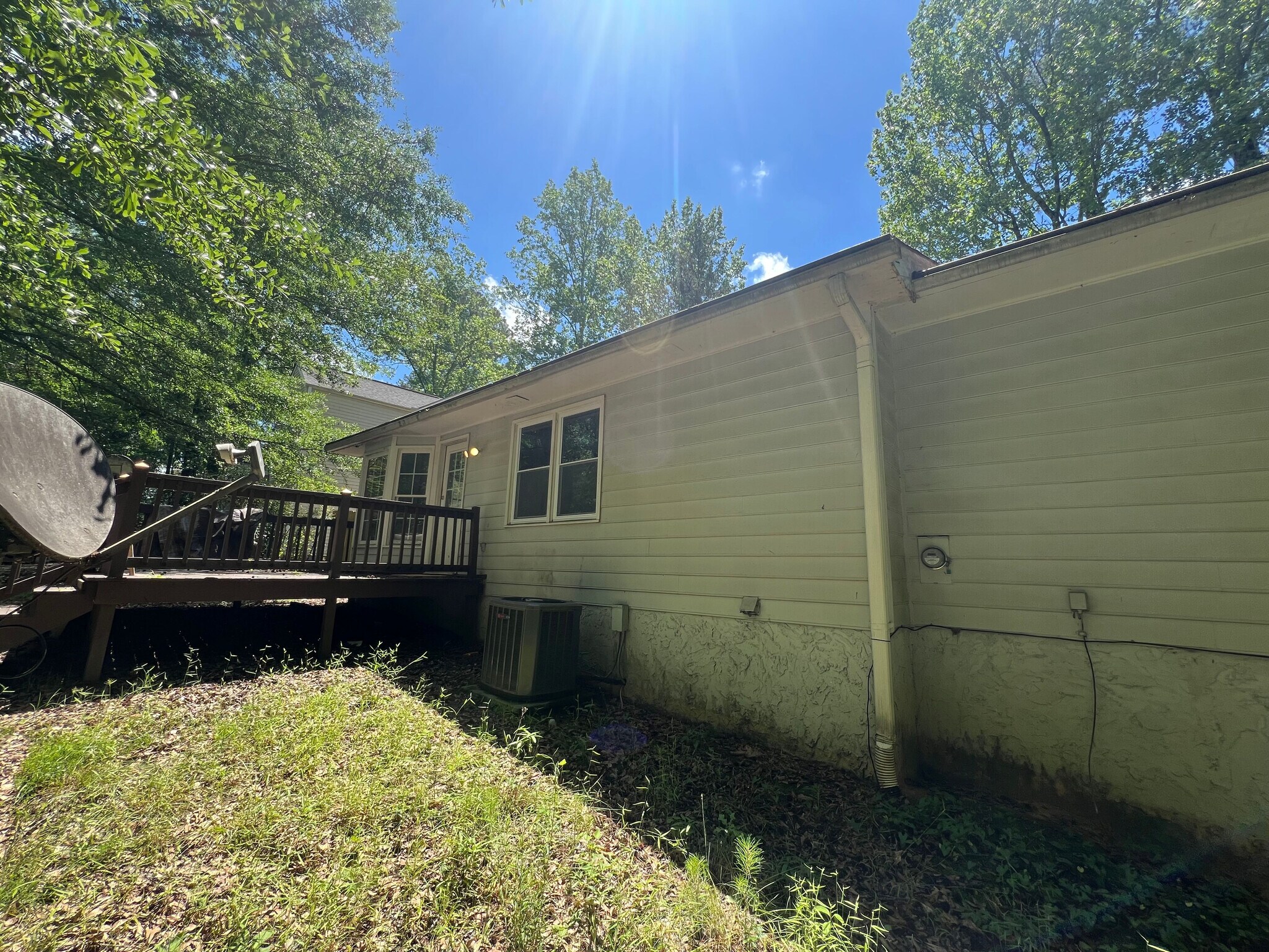 Building Photo - Room in House on Hillboro Cir SW