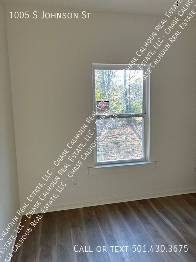 Building Photo - 1005 Johnson St