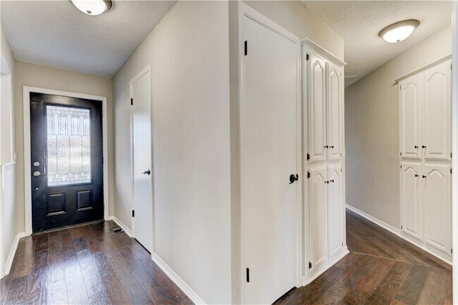 Building Photo - 3413 Choctaw Dr