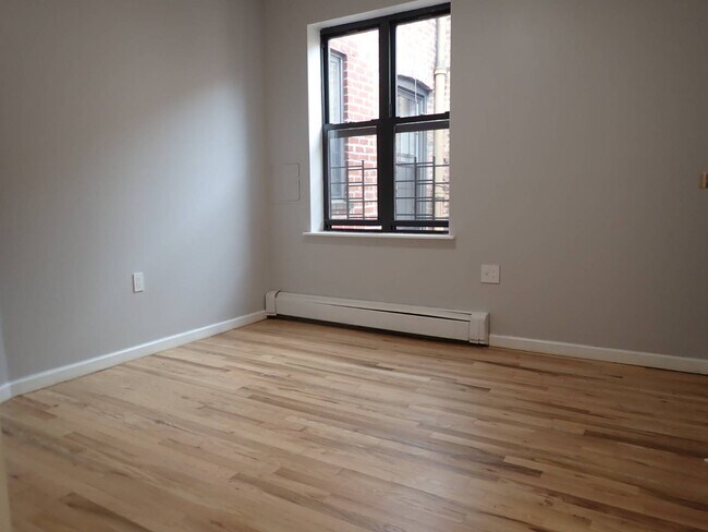 Building Photo - 982 Dumont Ave