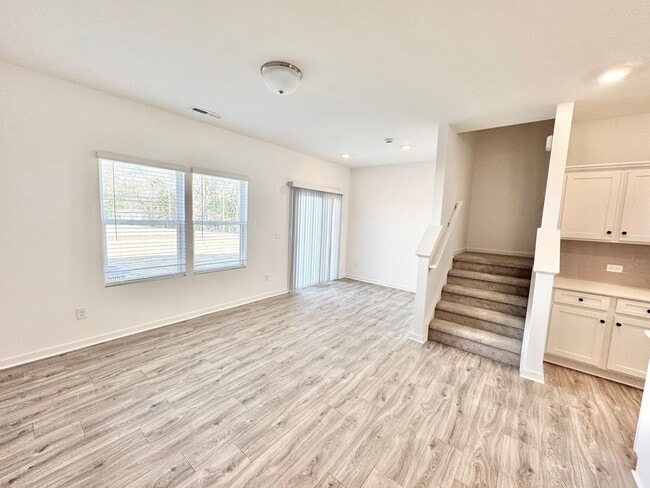 Building Photo - Waling distance to the  historic downtown ...